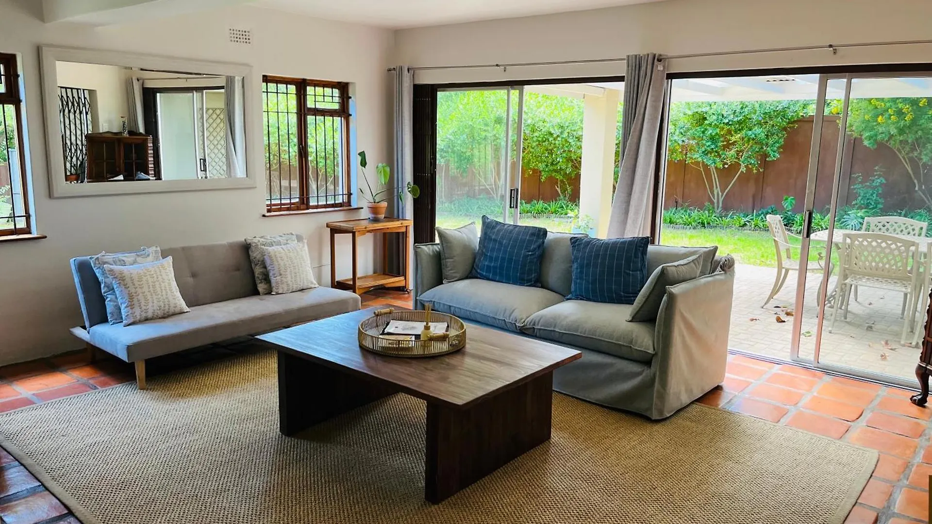 アパート ケープタウンCharming Flatlet In Constantiaアパートメント