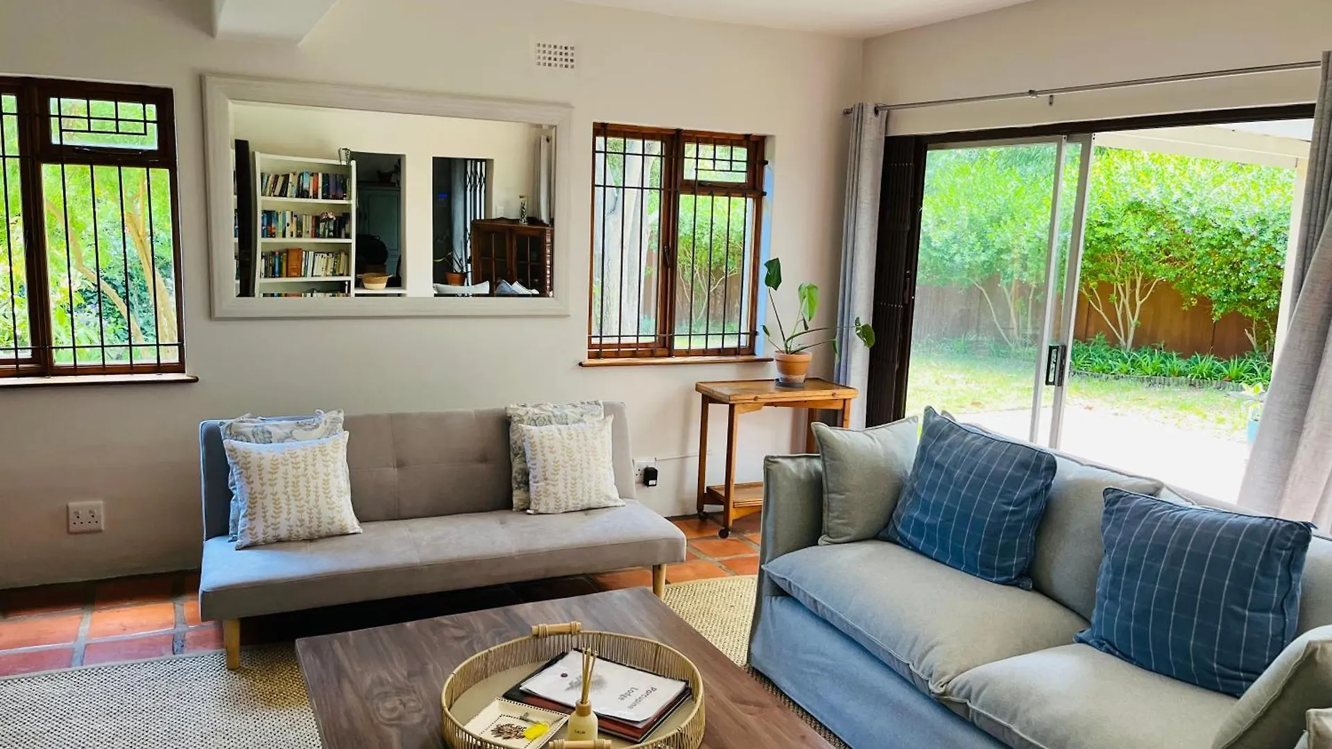 アパート ケープタウンCharming Flatlet In Constantiaアパートメント 南アフリカ